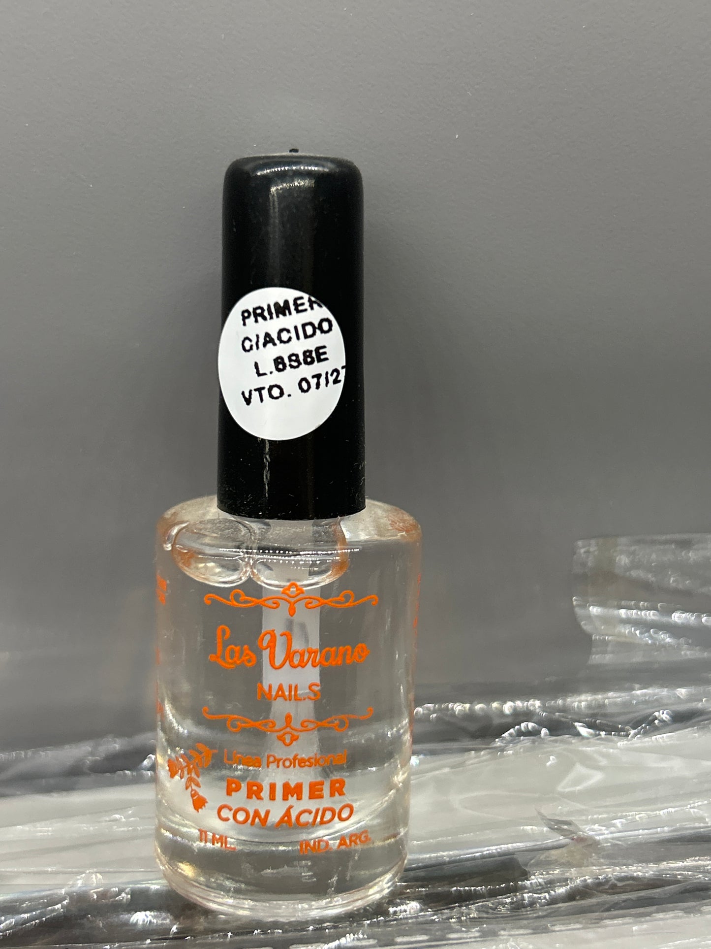 Primer con ácido las varano